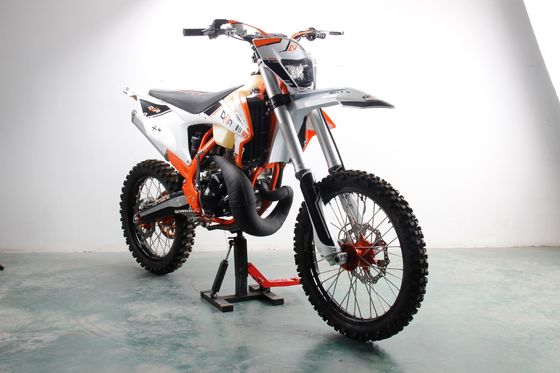 320mm grondvrijheid 2024 2 slag 250cc Dirt Bike Motorcycle met waterkoeling