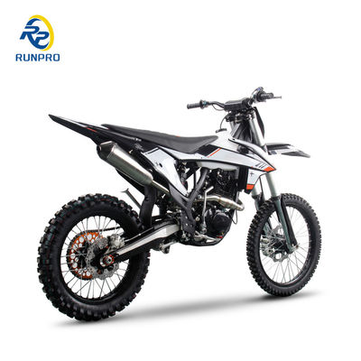 Maak je klaar om de concurrentie te domineren met de 300cc pitbike van Runpro Racing